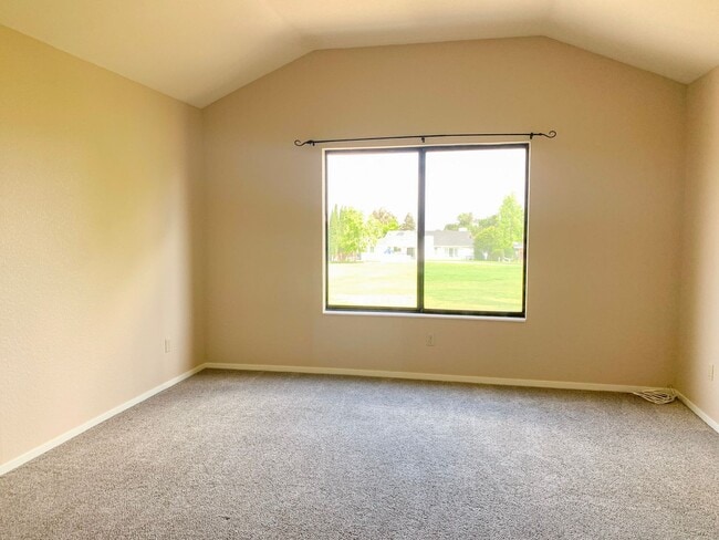 Building Photo - 2 Bedroom / 2.5 Bath Condo in Ridgemark