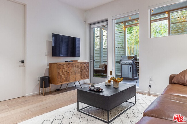 Building Photo - 1030 Kings Rd