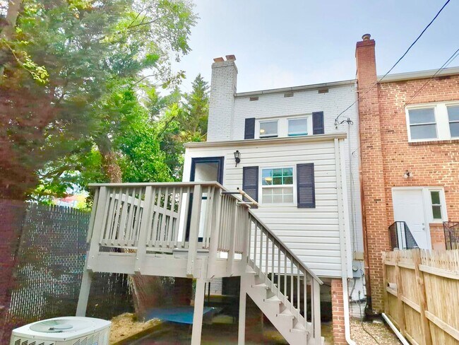 Building Photo - OLD TOWN ALEXANDRIA - MINUTES TO METRO AND PENTAGON