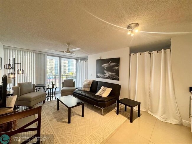 Building Photo - 525 N Ocean Blvd