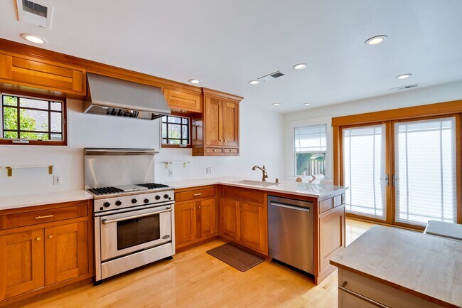 Building Photo - Quaint and Cozy One-Story Craftsman-style Home nestled in the sought-after Sunnyvale neighborhood...