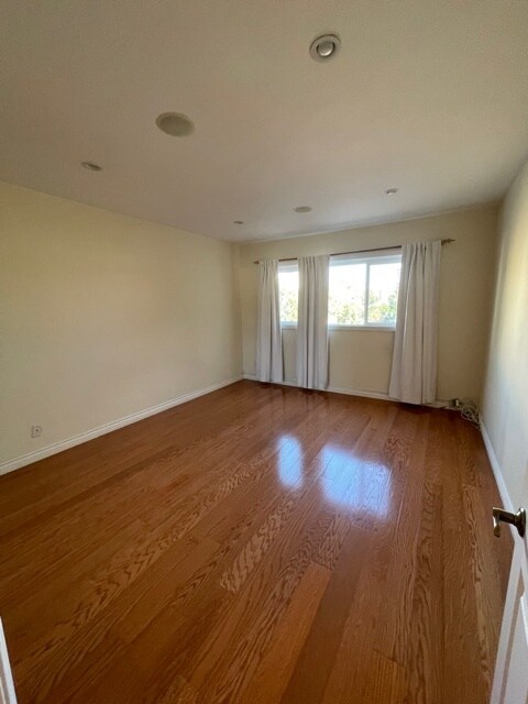 Building Photo - 451 S Barrington Ave