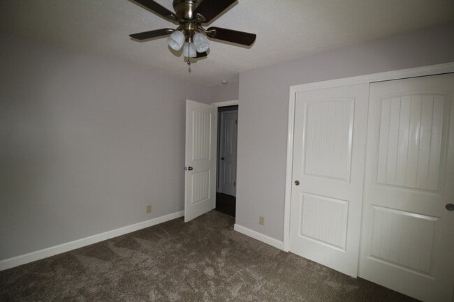 Building Photo - 133 Youngridge Dr