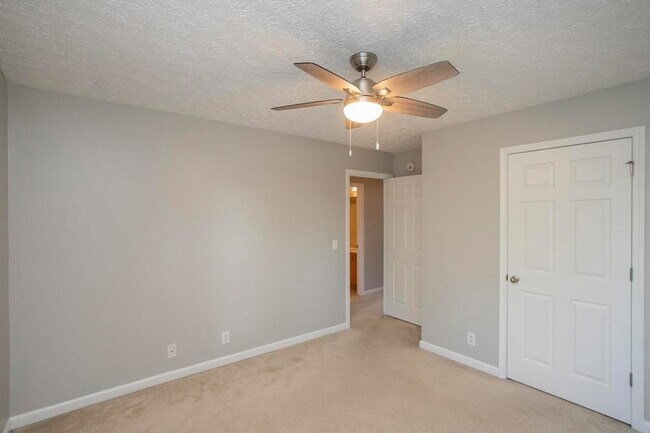 Building Photo - 1254 Lasalle Dr