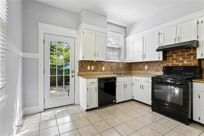 Building Photo - 619 Ninth St