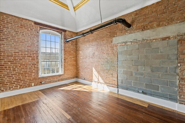 Building Photo - 2111 Postoffice St