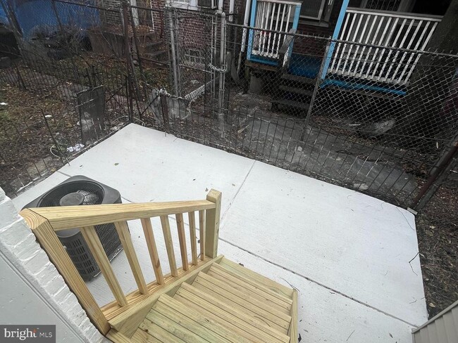 Building Photo - 5928 Chancellor St