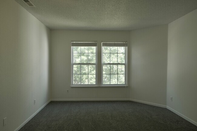 Building Photo - 6857 Maywood Cir