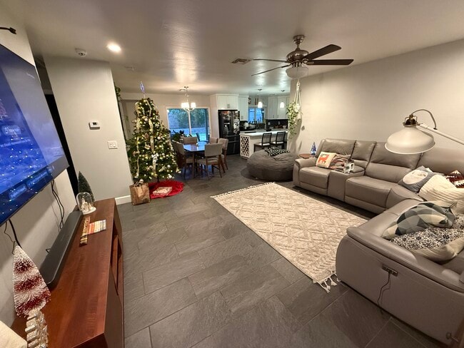 Building Photo - 2517 W Fremont Dr