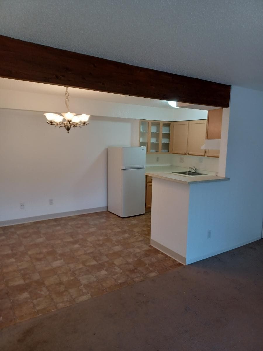 Building Photo - 380 Zang St