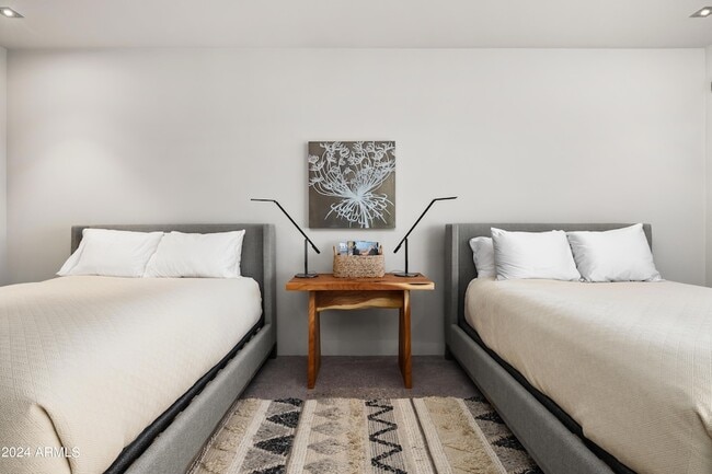 Building Photo - 15212 N Sandy Blf Rd