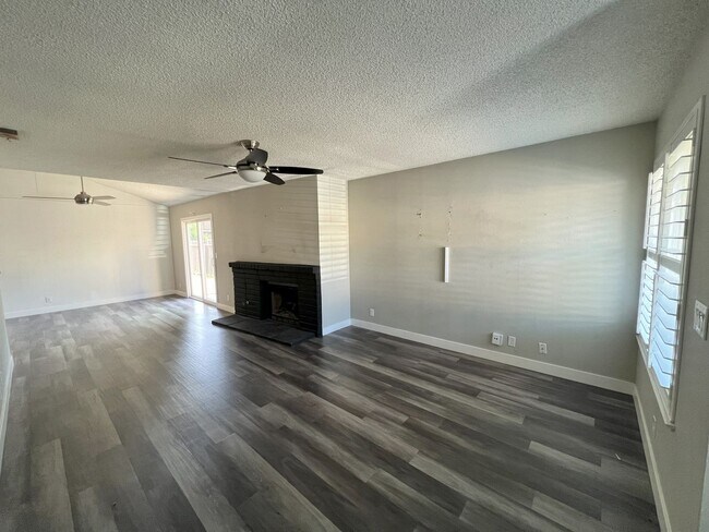 Building Photo - SAC T 4824 - 4826