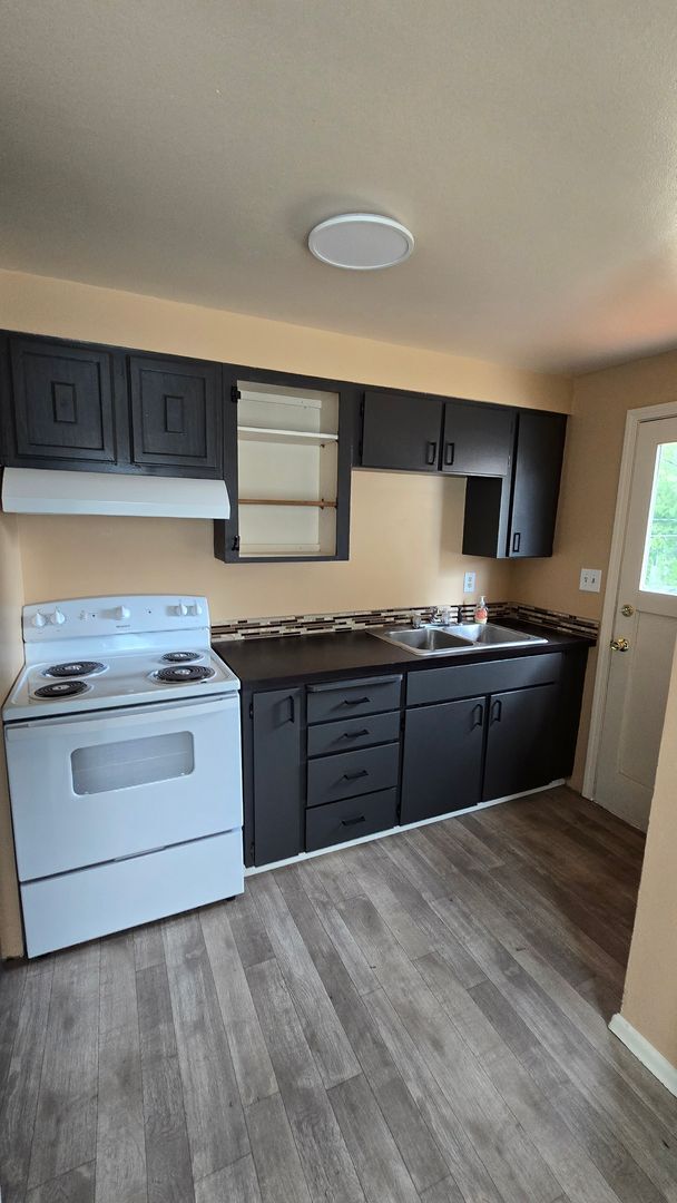 Building Photo - Newly remodeled 2 Bed/1 Bath Home in North...