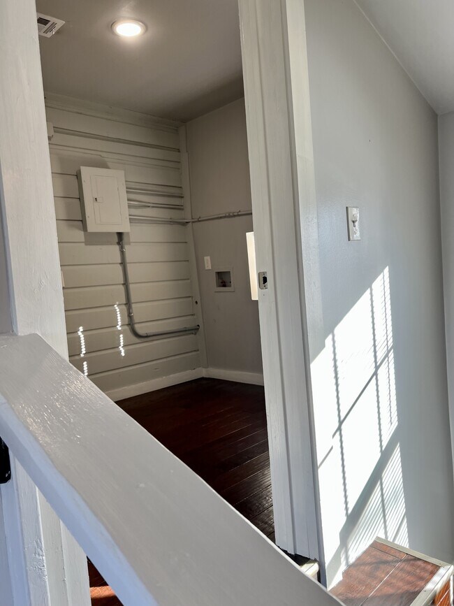 Building Photo - 904 N Peoria Ave