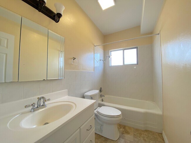 Building Photo - Northeast El Paso 3 Bed Refrig A/C! All Tile Flooring