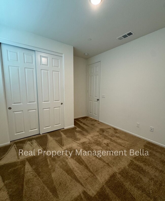 Building Photo - Beautiful Corner-Lot Home with Open Floor ...