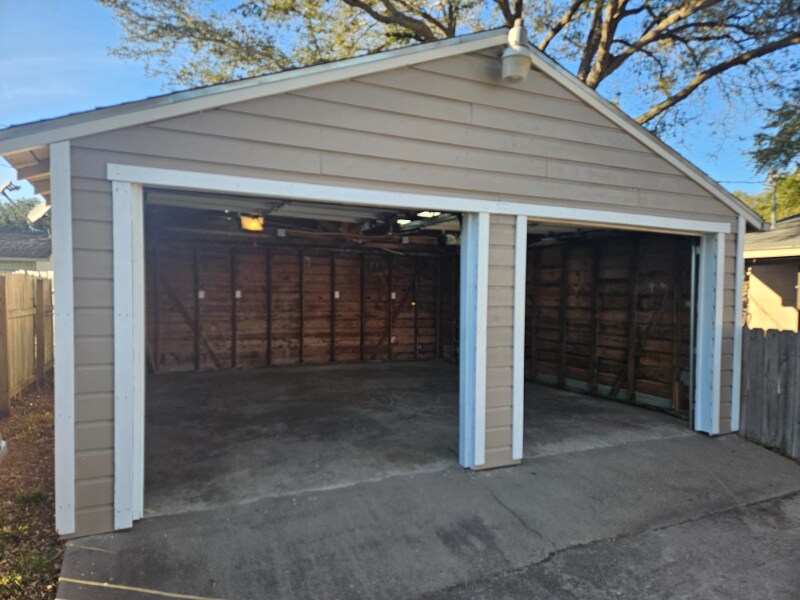 Building Photo - 4115 Robinhood Dr