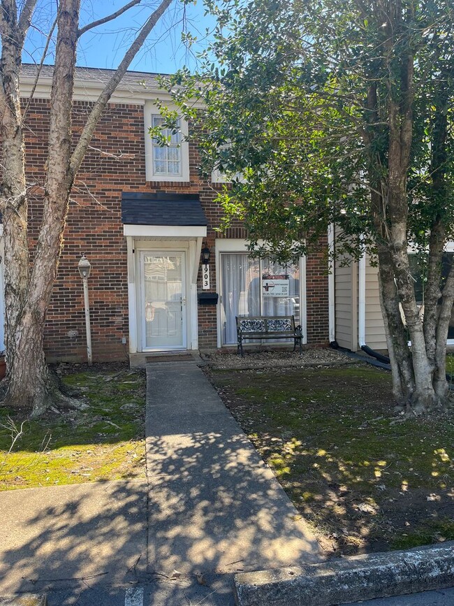 Primary Photo - Incredible 2 Bedroom 2 Full Bath Townhome ...