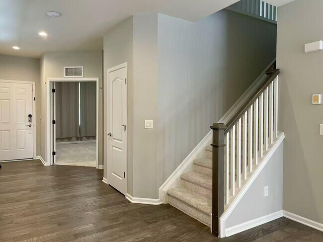 Building Photo - 2835 Dillon Dr