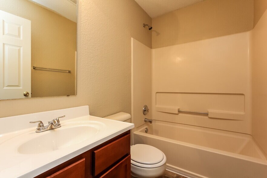 Building Photo - 1240 Cutler Ln