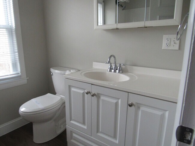 Building Photo - Dracut Beautiful 5 Bedroom Apartment Ready for Occupancy!!