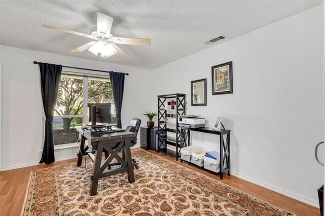 Building Photo - 1507 Wildwood Dr