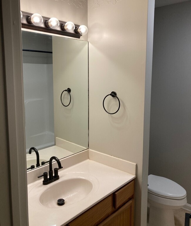 Building Photo - 5711 Waveland Cir