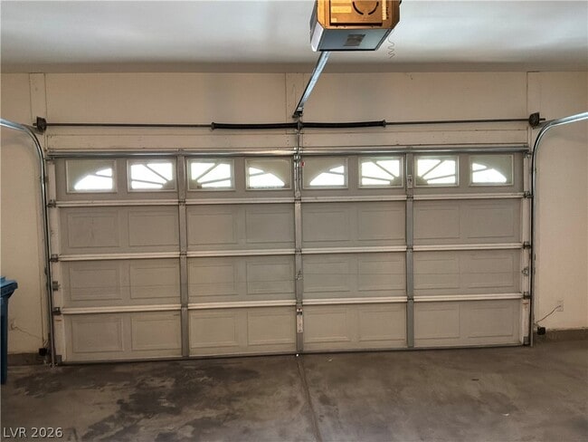 Building Photo - 10021 Calabasas Ave