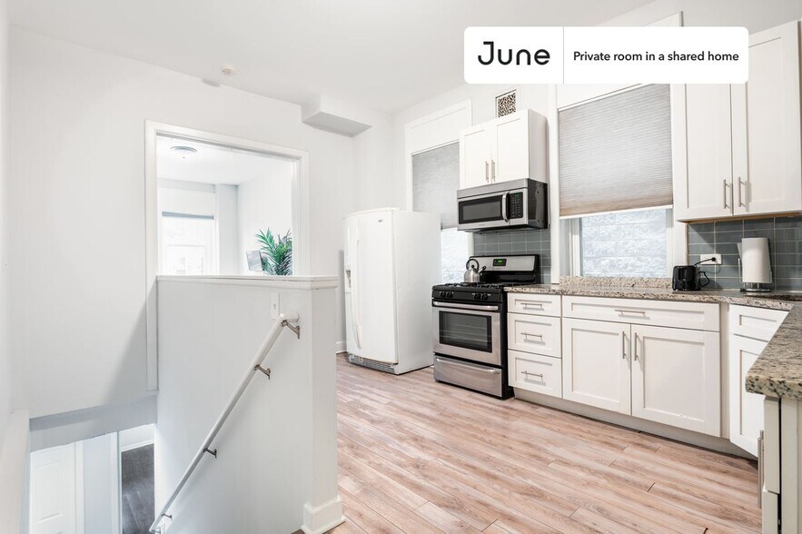 Building Photo - Room in Shared 3 bed/2 bath home