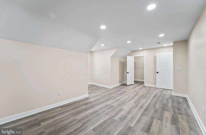 Building Photo - 335 Spring St