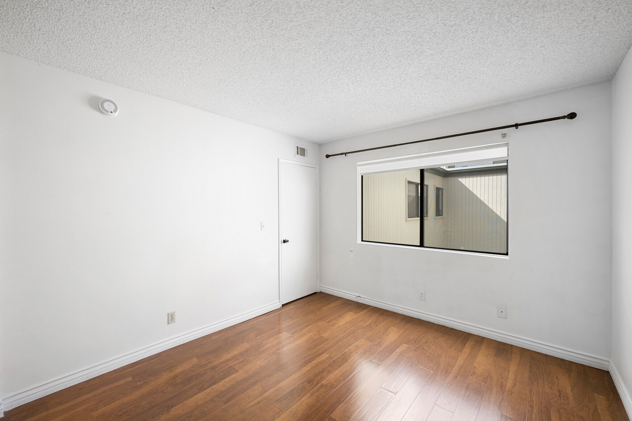 Building Photo - 10475 Newhome Ave
