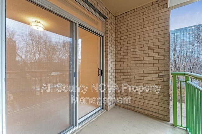 Building Photo - 11776 Stratford House Pl