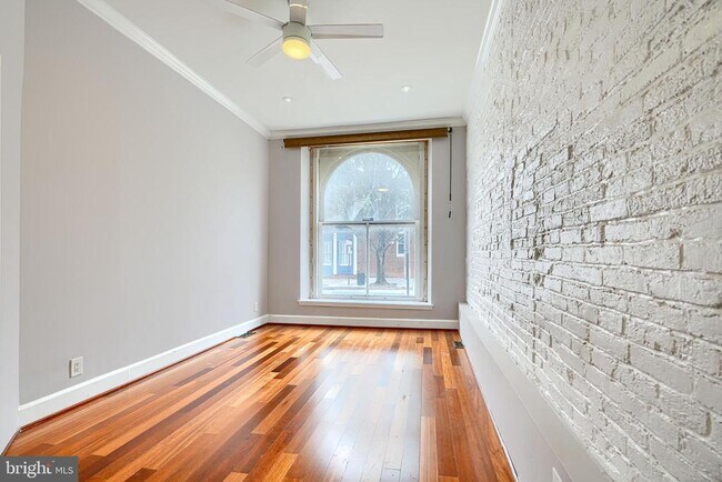 Building Photo - 1302 S Charles St
