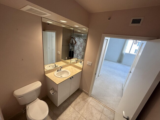 Building Photo - 1551 N Flagler Dr
