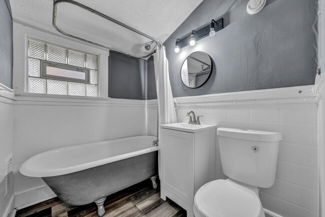 Building Photo - 4730 E 142nd St