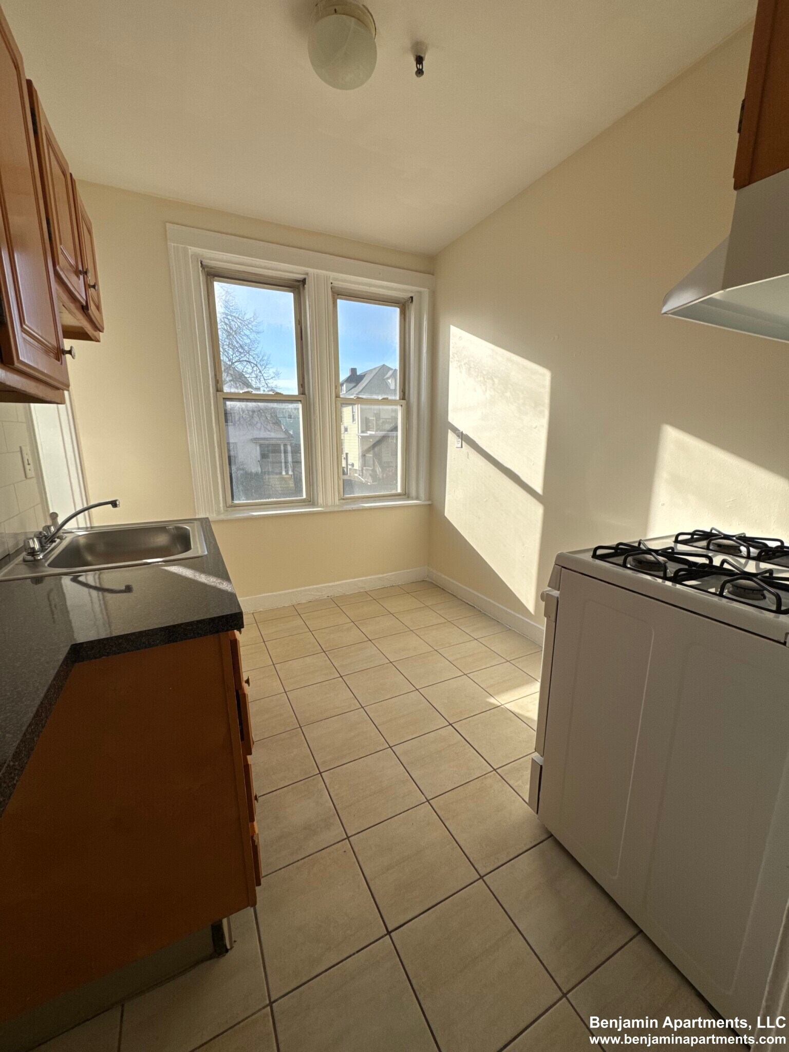 Building Photo - 120 Washington St