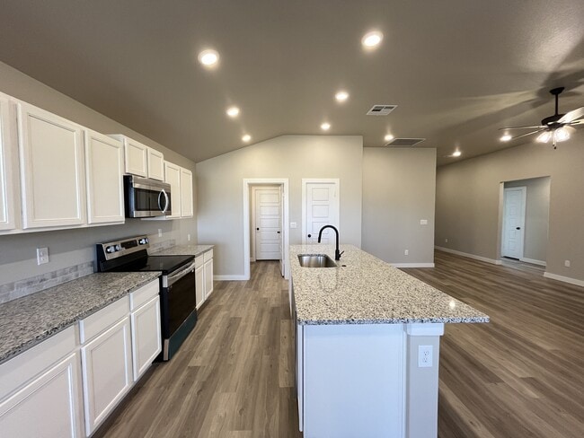 Building Photo - 1302 Ross Ave