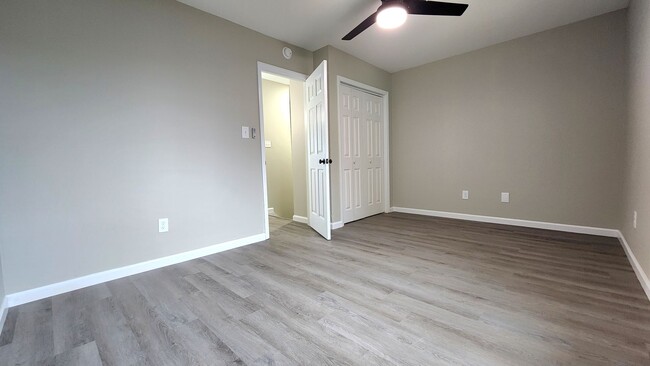 Building Photo - Beautiful, newly renovated 2 bedroom townh...