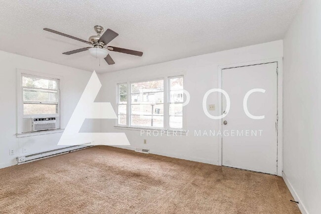 Building Photo - 507 Cox Ave