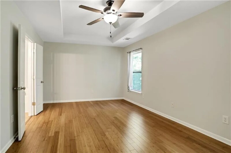 Building Photo - 526 Tufton Tr