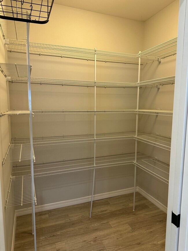 Building Photo - 202 Spencer Pl