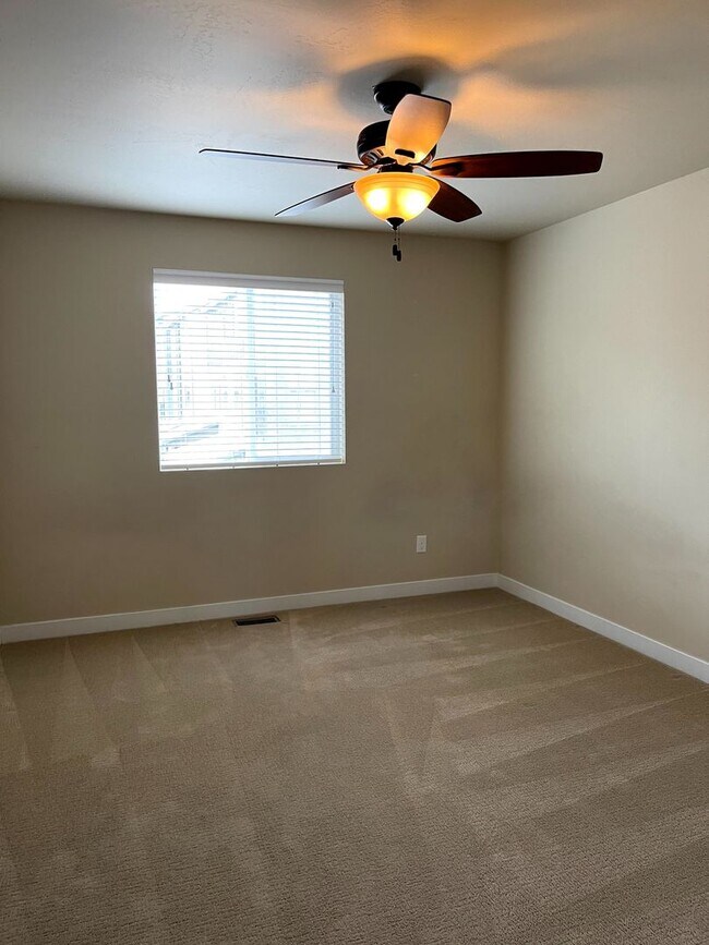 Building Photo - Beautiful Midvale Townhome for rent!