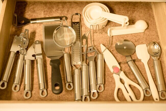 Building Photo - 29 Pinewood Forest Ct