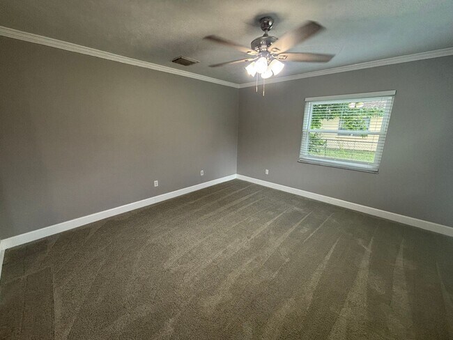 Building Photo - Beautifully Remodeled Home / Plenty of Add...