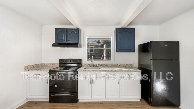 Building Photo - 2600 Morales St