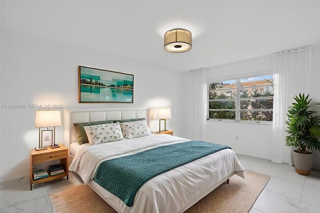 Building Photo - 1239 Mariposa Ave