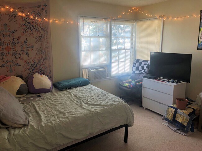 Building Photo - 731 Bluemont Ave