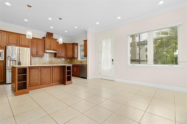 Building Photo - 13813 Benavente Ave