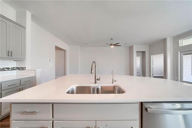 Building Photo - 133 White Steppe Way