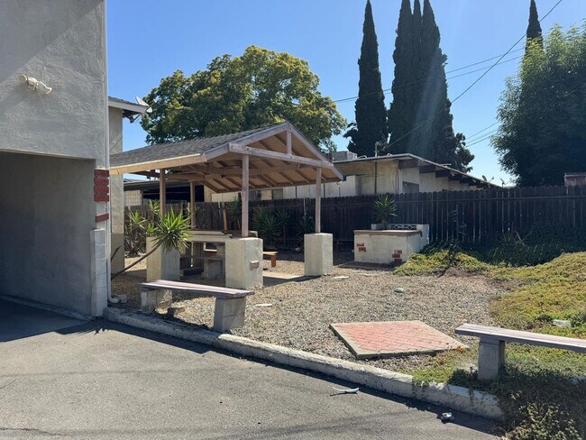 Building Photo - 5351 Maitland St